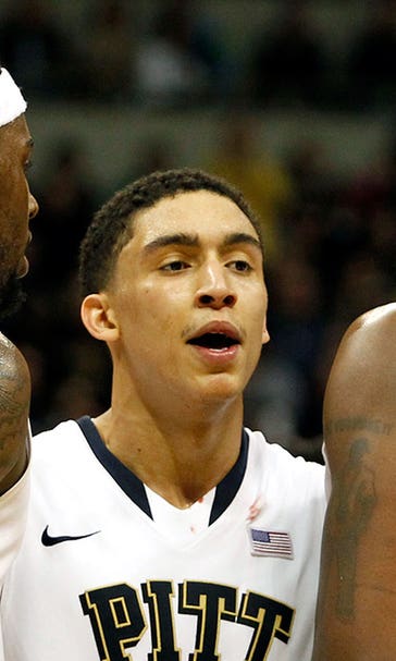Robinson hits late runner, helps Pitt knock off No. 8 Notre Dame